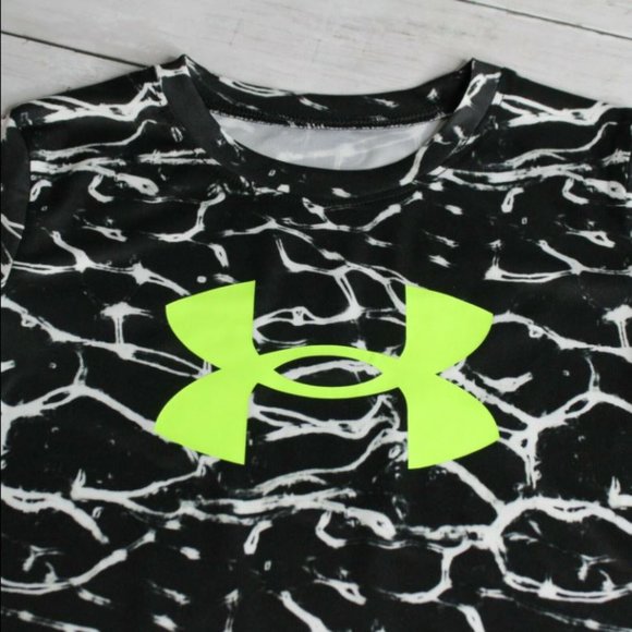 Under Armour Boy's Performance Athletic Shirt Size 6 Black Green Logo - Picture 2 of 3